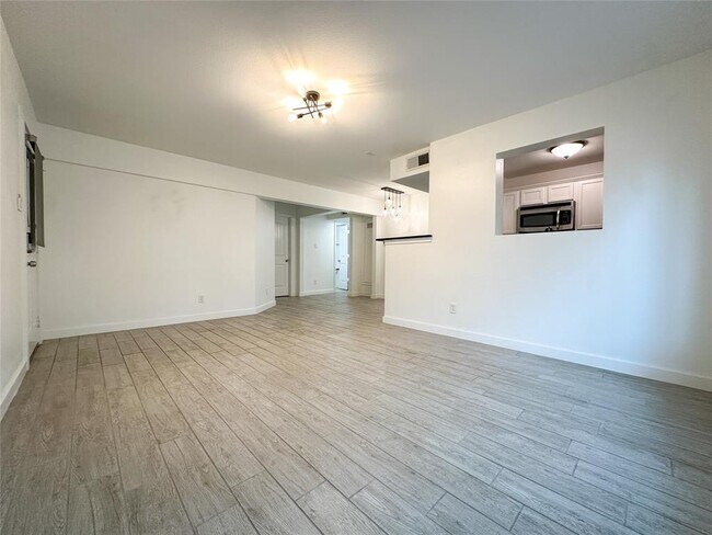 Foto del edificio - 1307 Norwalk Ln