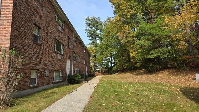 Building Photo - Grafton Colonial Apartments