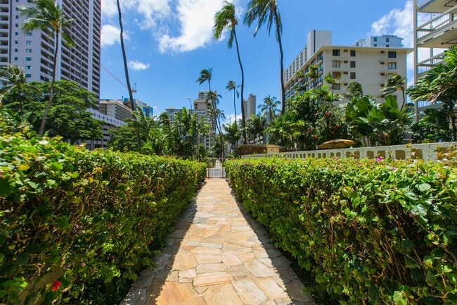 Building Photo - Seaside Towers fully furnished one bedroom...