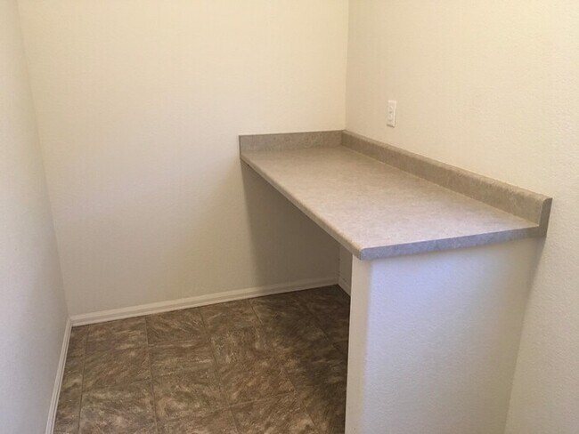 Foto del edificio - Beautiful 4 Bedroom Two-Story Home in Windsor!