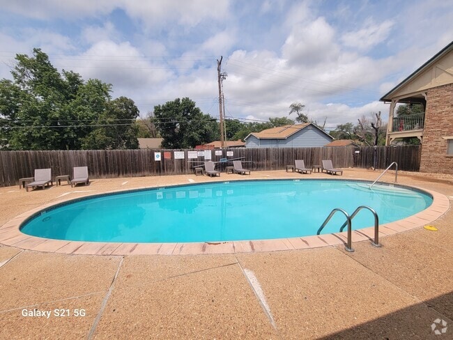 Swimming Pool - Stratford West Apartments
