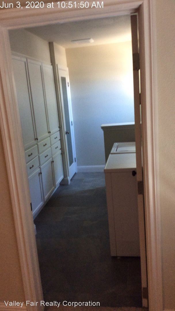 Foto del edificio - 758 Lattin Rd