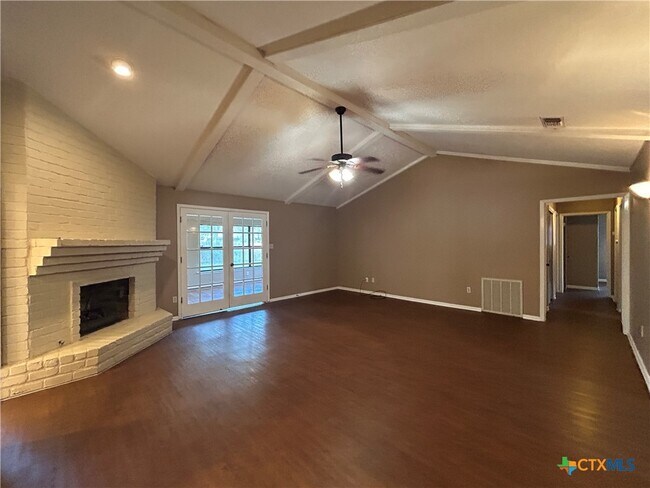 Foto del edificio - 826 Timber Dr