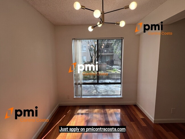Foto del edificio - 470 N Civic Dr
