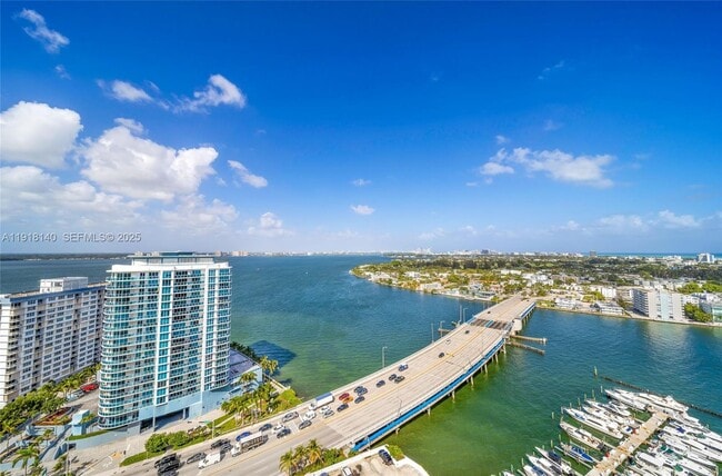 Building Photo - 7601 E Treasure Dr