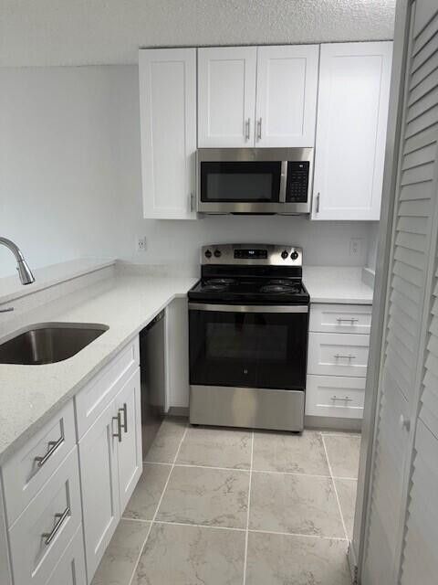 Foto del edificio - 2204 Glenmoor Dr
