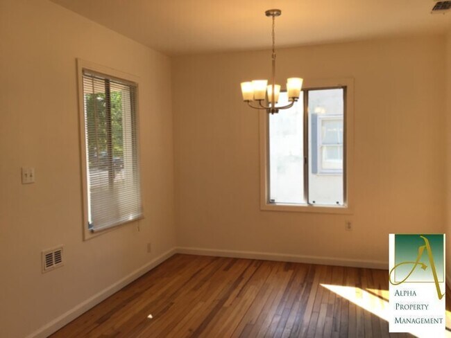 Foto del edificio - House and yards have upgrades