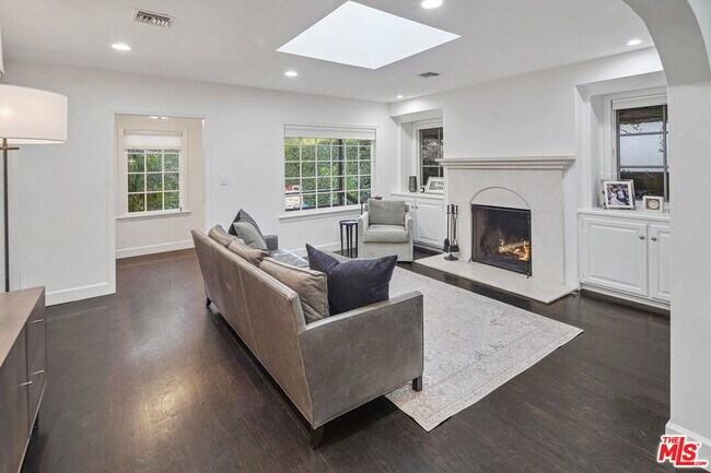 Foto del edificio - 460 Lincoln Blvd