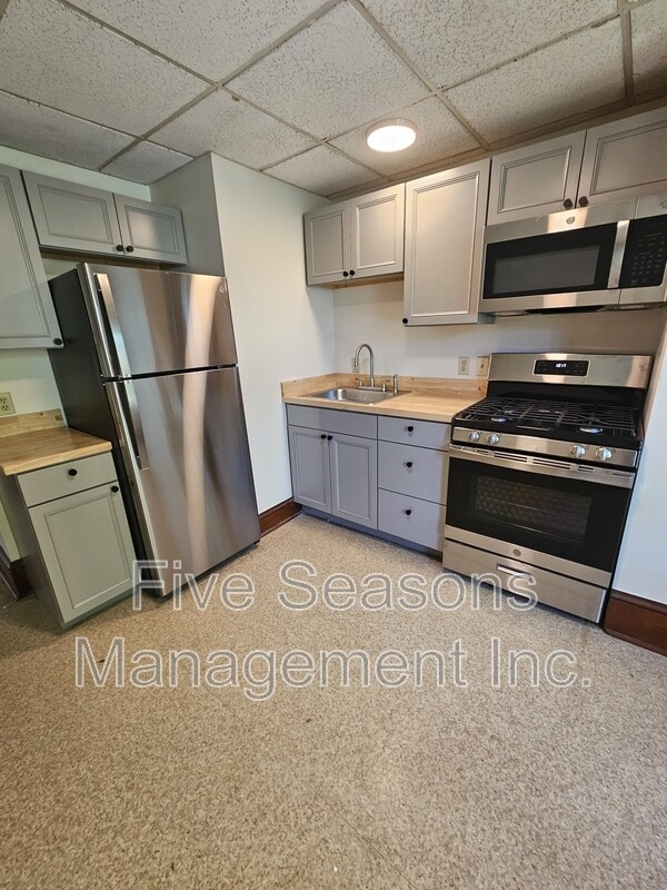Foto del edificio - 465-467 Colchester Avenue - 2