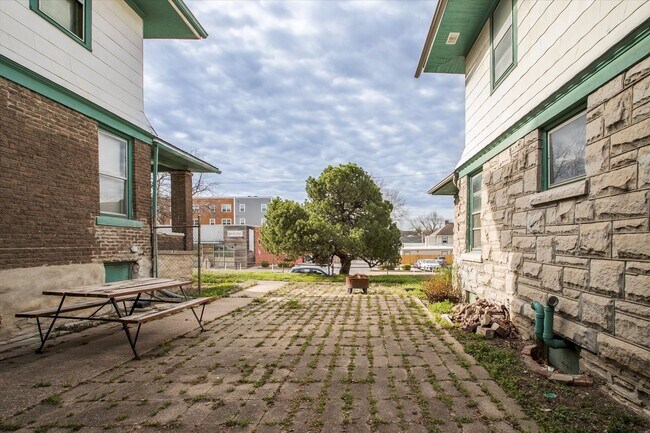 Foto del edificio - 908 E 31st St