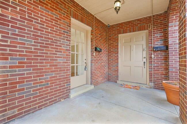 Building Photo - 1711 Primrose Ave