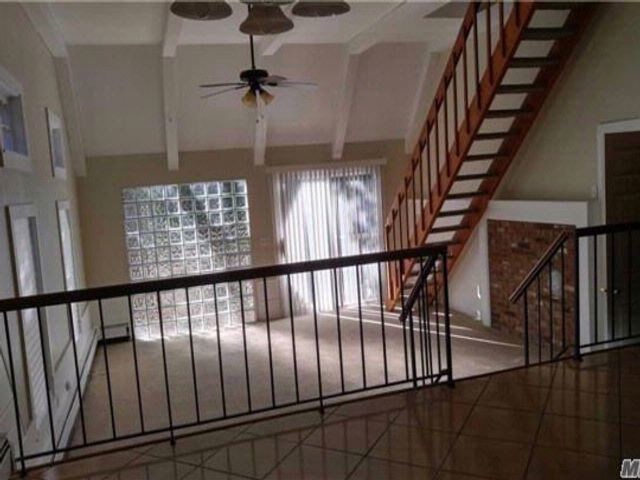 Foto del edificio - 361 Deer Park Rd