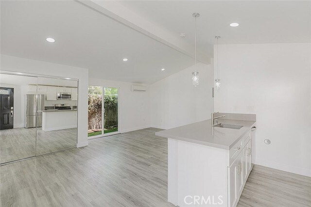 Foto del edificio - 20534 Miranda Pl