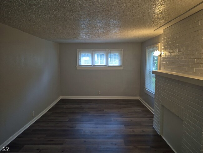 Building Photo - 3338 N Kenwood Ave