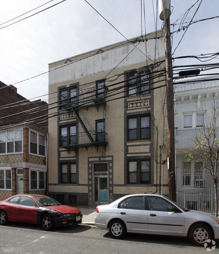 Building Photo - 47 66th St