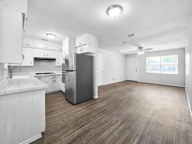Building Photo - 204 Pimlico Way
