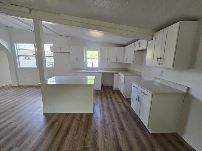 Building Photo - 9541 Round Lk Dr