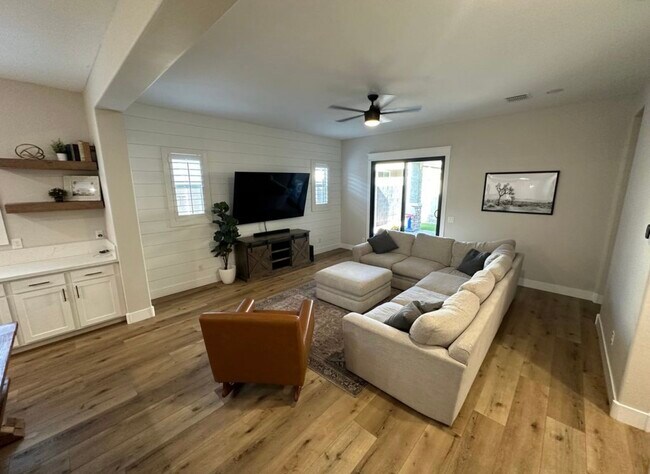 Foto del edificio - 2731 S Eastridge