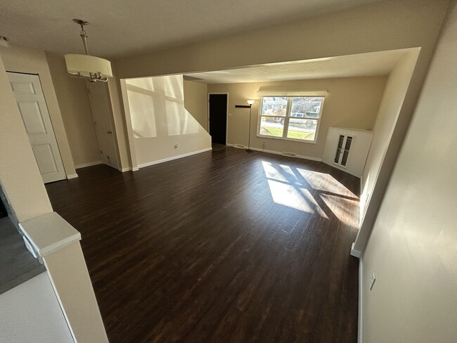 Family Room - 4447 Timberdale Dr