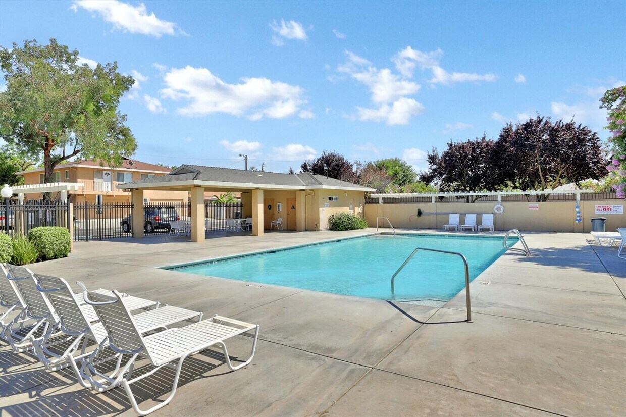 2404 Yorkton Ave Unit 4, Modesto, CA 95350 Condo for Rent in Modesto