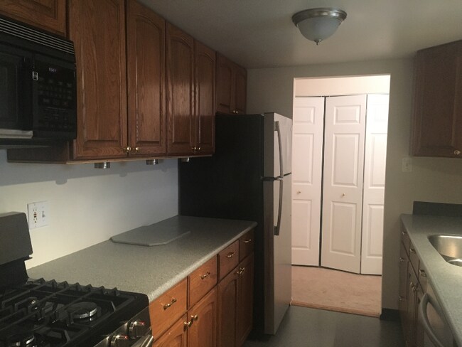 Building Photo - 310 Drummers Ln