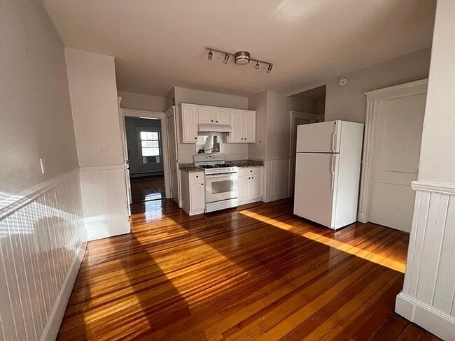 Foto del edificio - Great opportunity to rent a freshly renova...