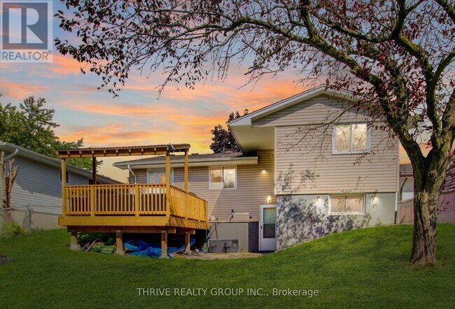 Photo du bâtiment - 118 Sandalwood Crescent