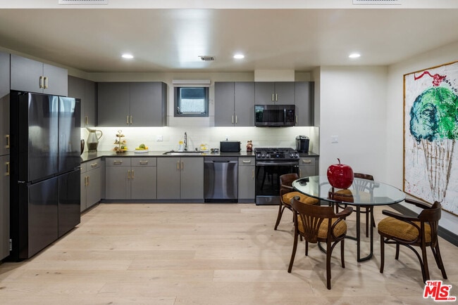 Building Photo - 118 Orlando Ave