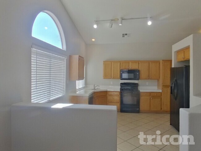 Building Photo - 604 Lively Fiesta Way