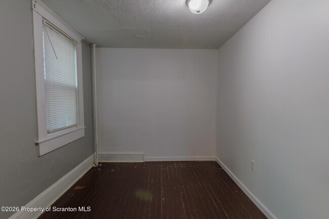 Foto del edificio - 623 E Elm St