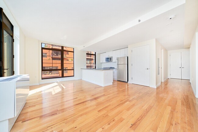 Foto del edificio - Gorgeous Two Bedroom with Floor to Ceiling Windows