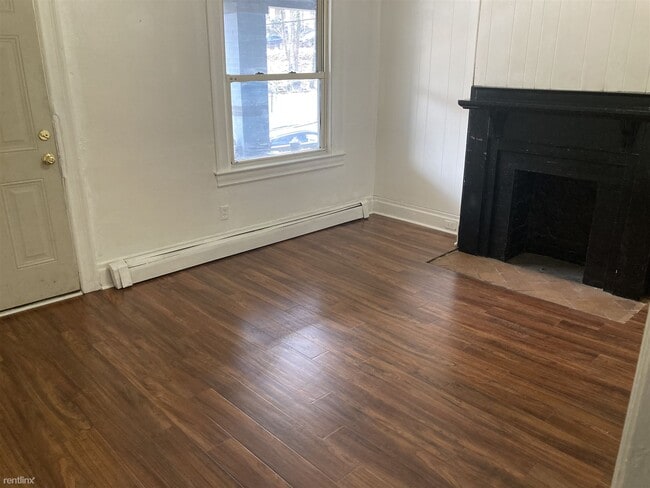 Building Photo - 2 br, 1 bath House - (Crafton Heights) Lar...