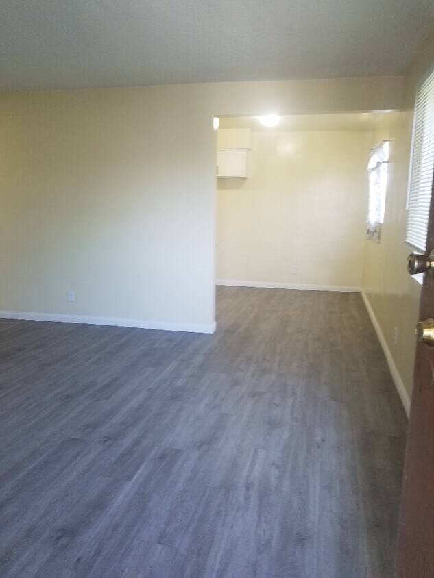 Foto principal - 624 W 85th St