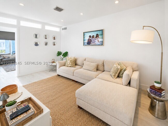 Foto del edificio - 151 Crandon Blvd