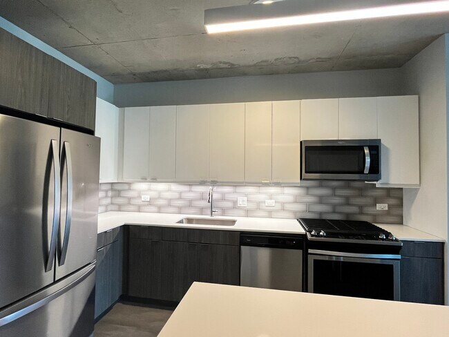 Foto del edificio - 1023 W Addison St
