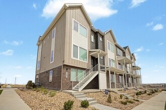 Building Photo - 707 Saddle Dr