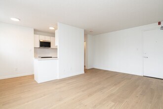 Building Photo - 1420 Kingston Rd