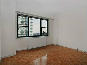 Building Photo - 345 E 80th St