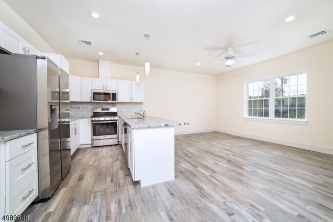 Foto del edificio - 5669 Berkshire Valley Rd