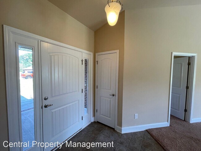 Building Photo - 4 br, 2 bath House - 218 Golden Pond Court