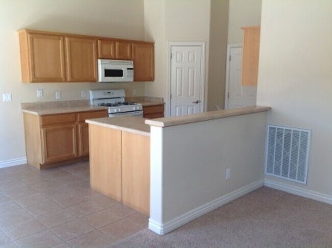 Building Photo - 3 Bedroom 2 Bathroom House