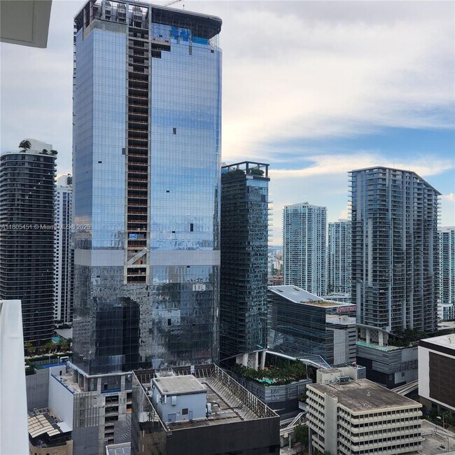 Building Photo - 950 Brickell Bay Dr