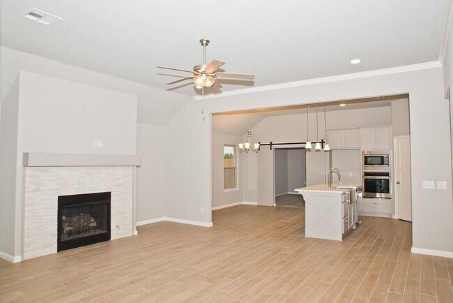 Building Photo - 1005 SW 140th St