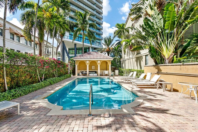 Building Photo - 608 Fern St