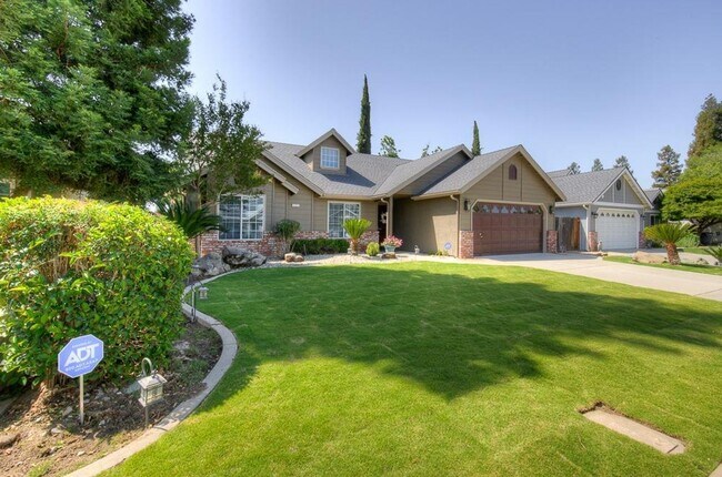Building Photo - Updated 3/2 Cambridge Near Clovis North