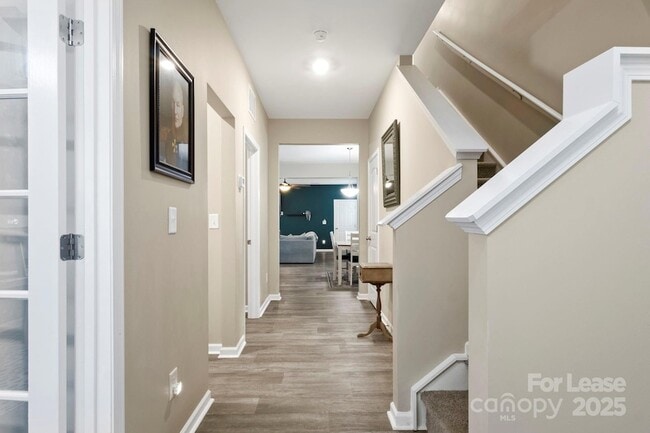 Building Photo - 467 Switch St