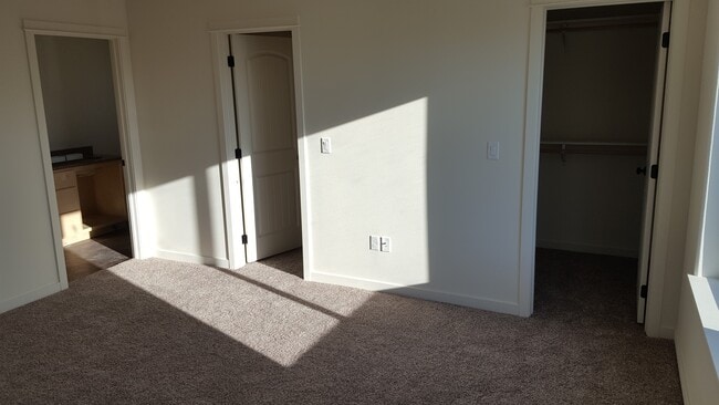 Master bedroom with 2 large walk in closets - 1121 Sundial Ln