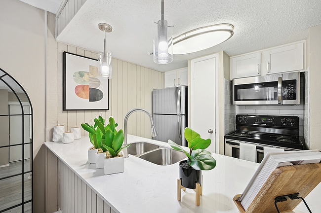 Building Photo - Lexington Apartment Homes