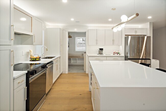 Foto del edificio - 355 Maynard Rd