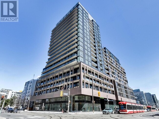 Building Photo - 285-285 Dufferin St